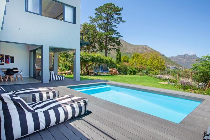 To Let 4 Bedroom Property for Rent in Hout Bay Western Cape